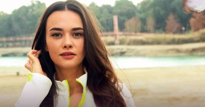 Vedendo l’infanzia di Hande Soral, è rimasta sbalordita! È come qualcun altro!