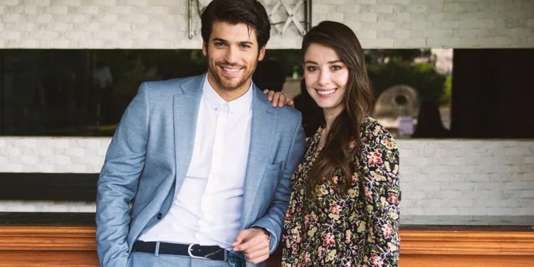 Presentando Can Yaman e Özge Gürel al mondo, Dolunay viene trasmesso in altri tre paesi!