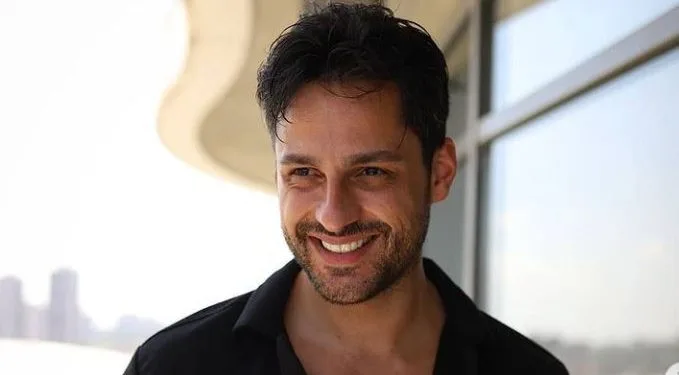 La passione del bel attore Ekin Mert Daymaz per sua madre ha incantato i suoi fan!