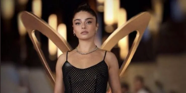 Ayça Ayşin Turan è stata apprezzata da tutti per la sua posizione ai Golden Butterfly Awards!