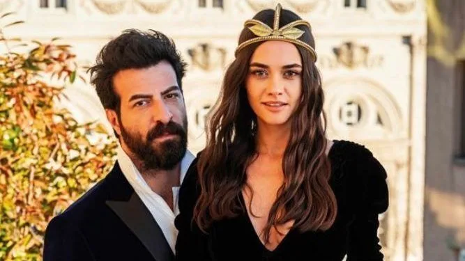 Hande Soral ha annunciato che sarà una madre con una posa interessante!