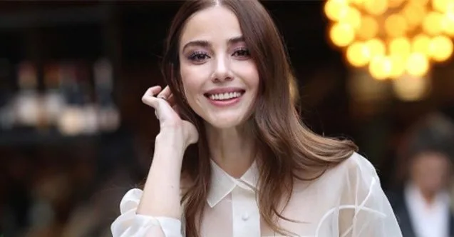 Guarda dove è apparso Özge Gürel, che è apparso sullo schermo con l’ultima serie ‘Bay Yanlış’!