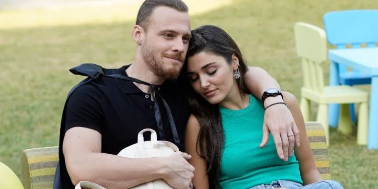 La notizia che ha fatto saltare in aria Kerem Bürsin e Hande Erçel! Sen Çal Kapımı è ufficialmente tra le mitiche serie TV!