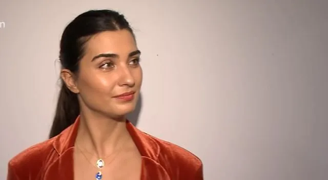 L’emozione della scultura in cera di Tuba Büyüküstün!