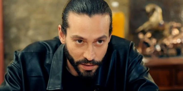 Ekin Koç ha annunciato il corner inverso nella serie Üç Kuruş!
