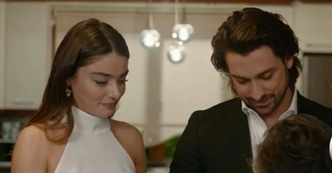 Ada Masalı è finita, ma l’amore di Alp Navruz e Ayça Ayşin Turan continua! Le pose di felicità sono venute dalla coppia!..