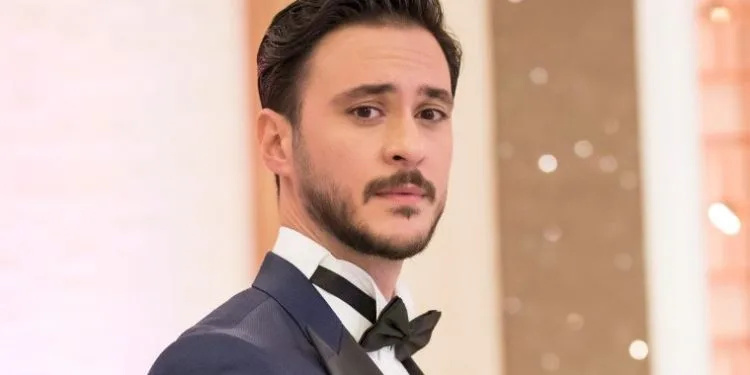 Il cappello di Anıl Altan, l”Ayaz’ di Aşk Mantık İntikam, ha diviso in due i social media!..