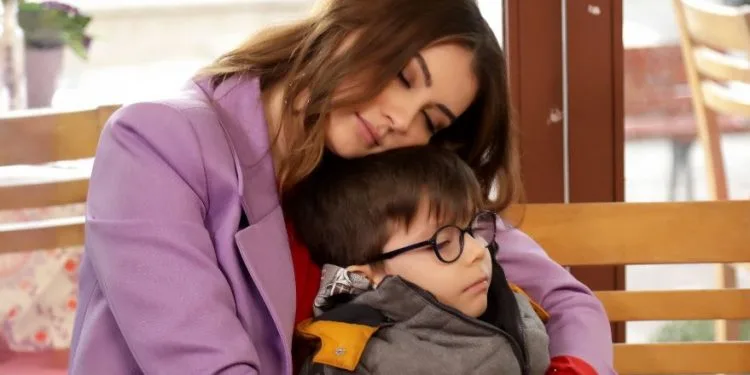 La serie Aşk Mantık İntikam si è presa una pausa, Burcu Özberk è caduto subito nel vuoto!