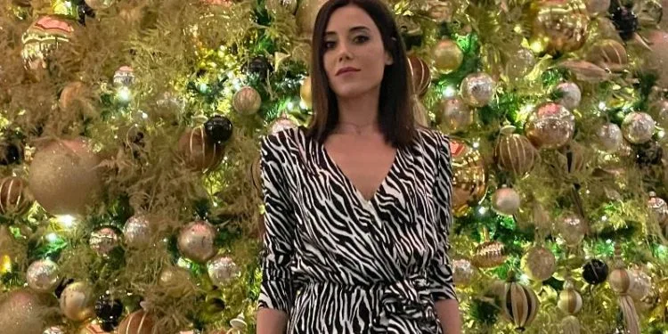 Cansu Dere ha fatto un nuovo accordo, buona fortuna all’attrice del 2022!