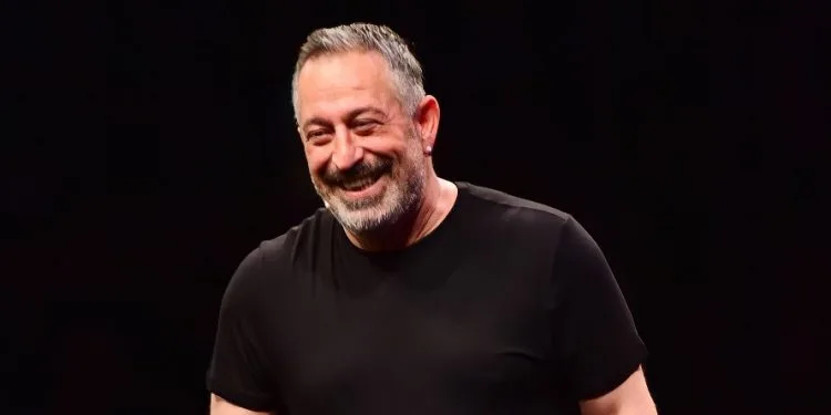 Per quale serie TV Cem Yılmaz ha dato grande sostegno ai suoi amici?