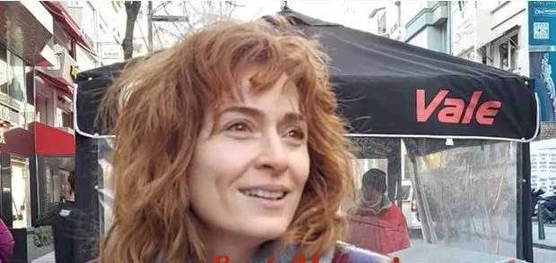 Ceyda Düvenci lavora in 3 filiali, ma non supera i progetti di serie!
