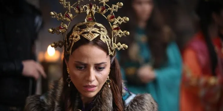 Quando Deniz Barut indossa i costumi della serie Destan, tutto cambia in un istante!