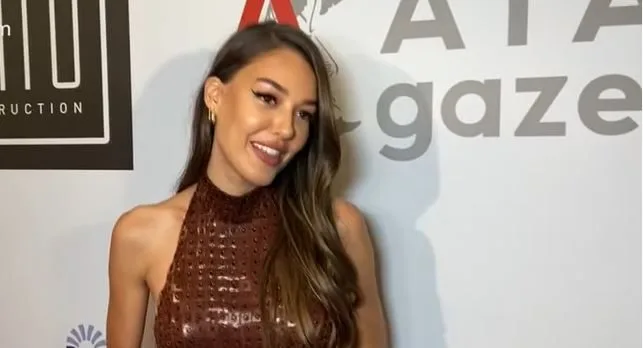 Dilan Çiçek Deniz ha messo ancora una volta la sua firma nelle pose di cui si parlerà molto