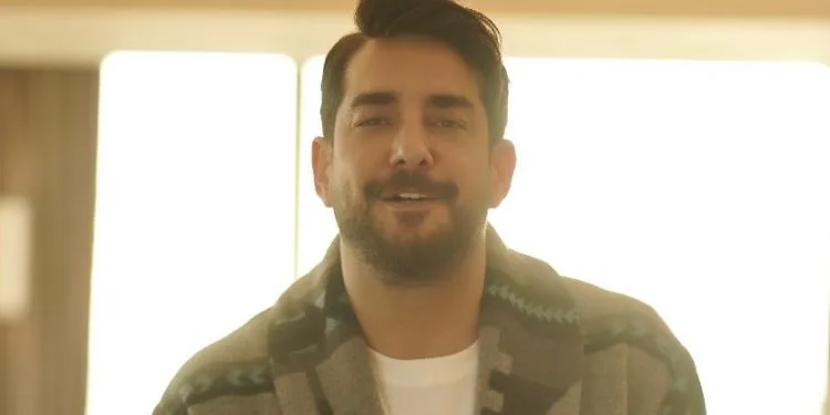 Il famoso attore Enis Arıkan ha raccontato come Emel Sayın ha fatto scivolare il piede!..