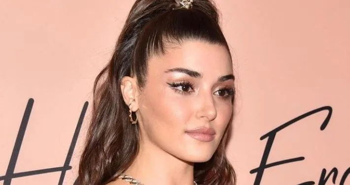 Hande Erçel, che non è caduta nell’agenda della rivista, si è data alla pittura!..