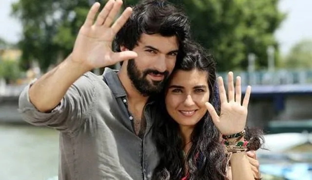 Un altro sorprendente sviluppo della serie Kara Para Aşk di Tuba Büyüküstün e Engin Akyürek!