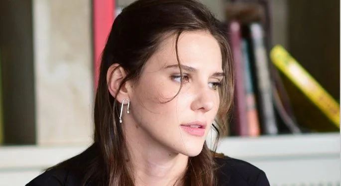 Alina Boz è parlata per il partner di Çağatay Ulusoy nella serie Süslü Korkuluk