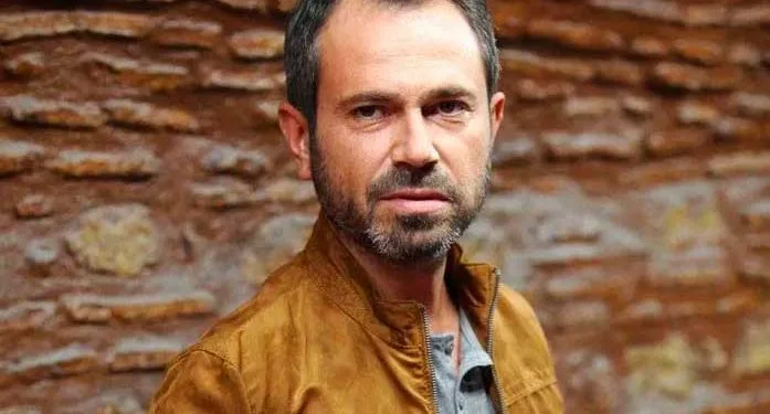 Olgun Şimşek ha anche partecipato alla serie Süslü Korkuluk, che si prepara ad arrivare sugli schermi con un tonfo.