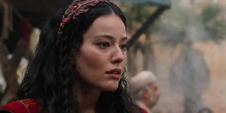 Pelin Akıl, che ha paura di avere la polmonite, ha preso la corona!