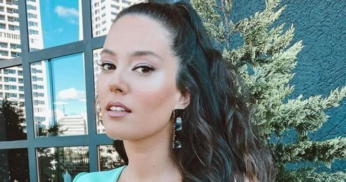 Brutte notizie sono arrivate da Pelin Akıl, l’attrice sdraiata sulla neve con un costume da bagno!..