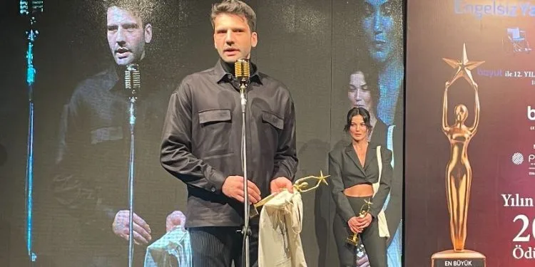 Anche Pınar Deniz e Kaan Urgancıoğlu hanno vinto dei premi!