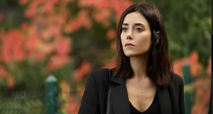 Non vedevi Cansu Dere così da molto tempo! L’attrice ha ufficialmente fatto il suo discorso da modella!..
