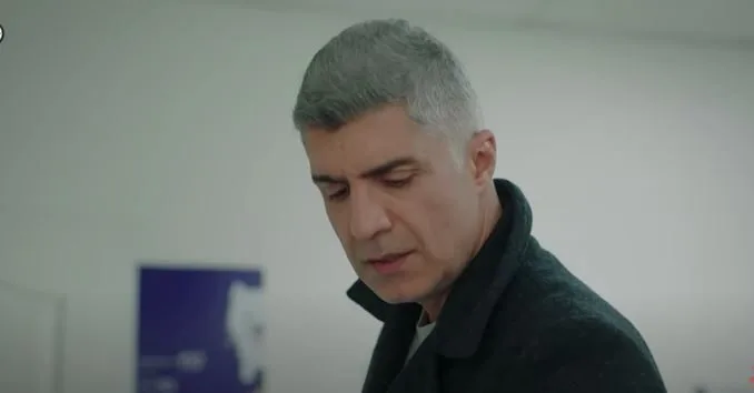 Anche Özcan Deniz si è innamorato nel nuovo anno, ma è degno di nota che ha chiuso il suo post ai commenti!..