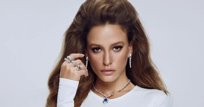 Serenay Sarıkaya, che è stata aggredita davanti a casa sua, ha avvertito i suoi concittadini!..