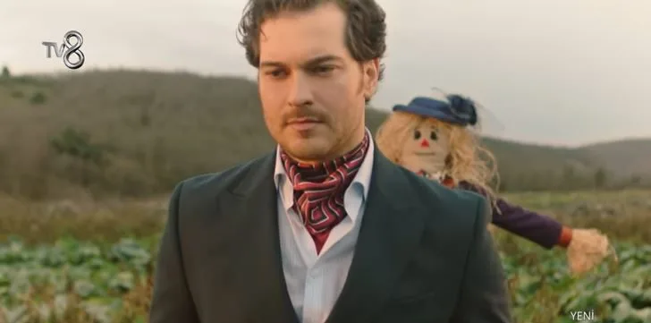 Il re è tornato! Della serie Süslü Korkuluk di Çağatay Ulusoy si è parlato molto sui social media!