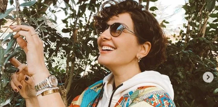 Il figlio maggiore di Bergüzar Korel, Ali, è cresciuto e ha raggiunto l’altezza di sua madre!..