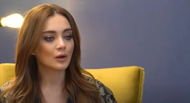 Damla Sönmez, Dilruba della serie Aziz, è diventata la donna dei premi, ma non si è persa!