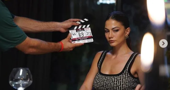 Demet Özdemir non è nella serie, ma ha fatto un rapido ingresso nell’agenda con il film Love Tactics!