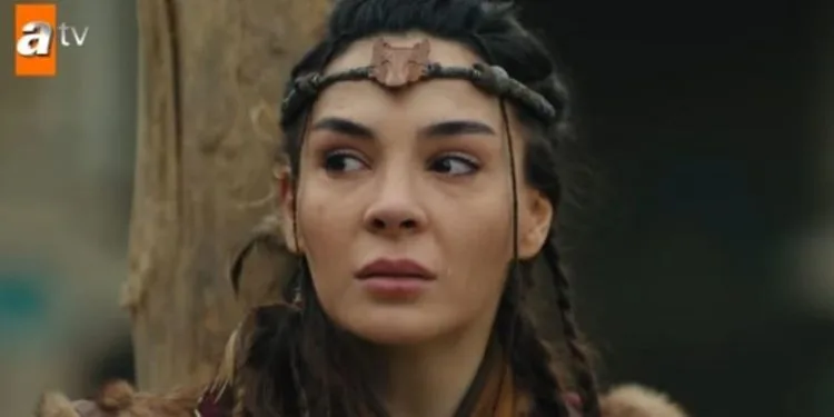 Questo è il potere di Ebru Şahin! La serie Destan ha tratto in inganno tutti, coloro che stavano aspettando che cadesse sono rimasti sorpresi!