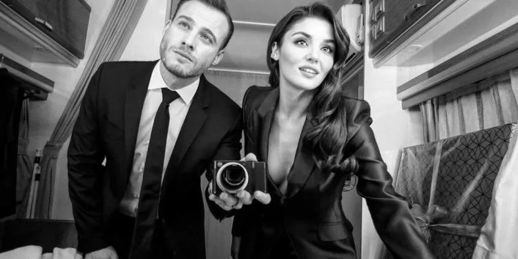 Hande Erçel è stata la donna di cui si è parlato di più sui social media nel 2021 e Kerem Bürsin è stato l’uomo!