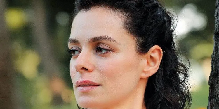 Özge Özpirinçci tornerà sui set? Le dichiarazioni dell’attore hanno entusiasmato sia i produttori che i fan!..