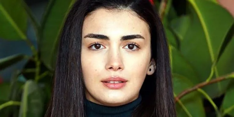 Dopo due sfortunate serie TV, Özge Yağız ha una nuova opportunità nella sua carriera