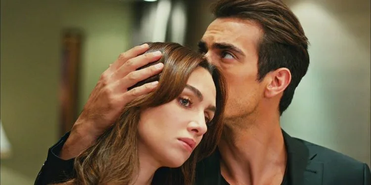 L’amicizia di Birce Akalay e İbrahim Çelikkol si fa notare nel mondo delle riviste!..