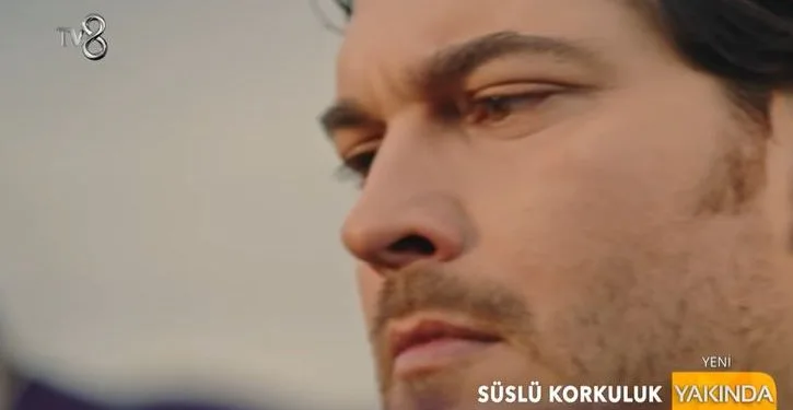I fan di Çağatay Ulusoy, che si prepara a venire sullo schermo con Süslü Korkuluk, saranno molto sconvolti da questa notizia!
