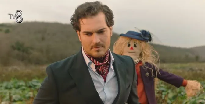 I fan di Çağatay Ulusoy sono sia entusiasti che delusi per Süslü Korkuluk!