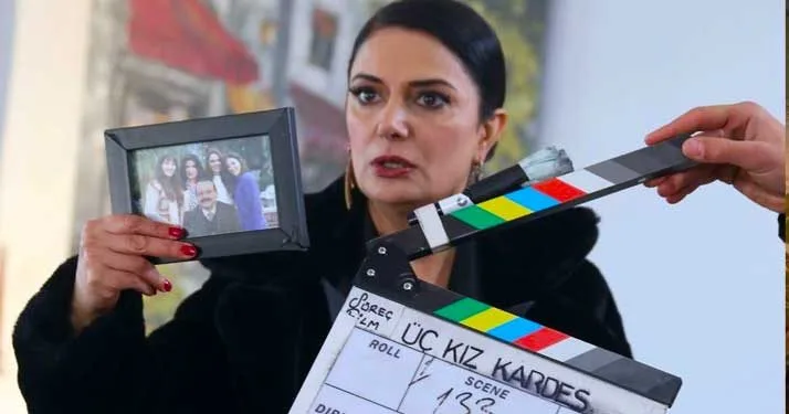 Il personaggio femminile arrabbiato è rimasto fedele a Veda Yurtsever, che ha debuttato come attrice nella serie TV Üç Kız Kardeş!