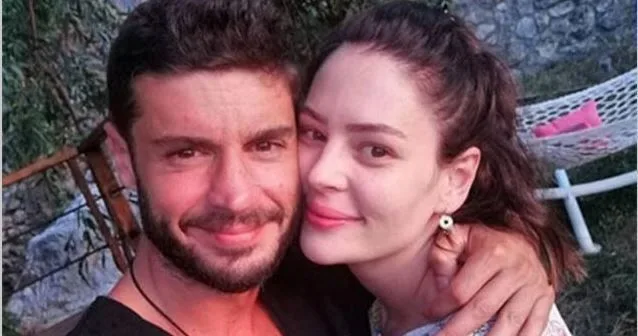 La somiglianza di Berk Oktay e Yıldız Çağrı Atiksoy è scioccata! Sono come gemelli!