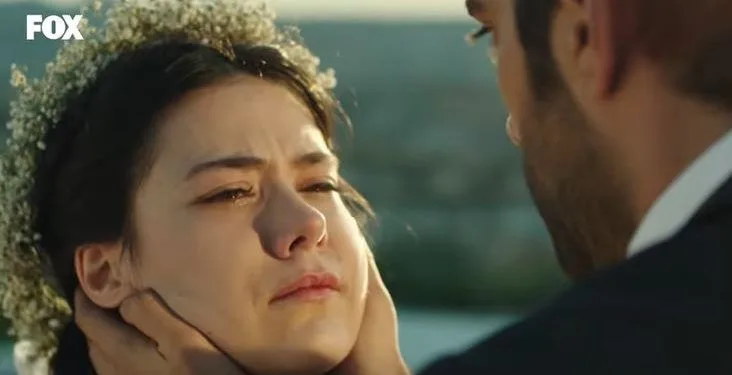 Brillante con Zümrüdüanka, Pelin Abay ha ottenuto una serie TV proprio come voleva!