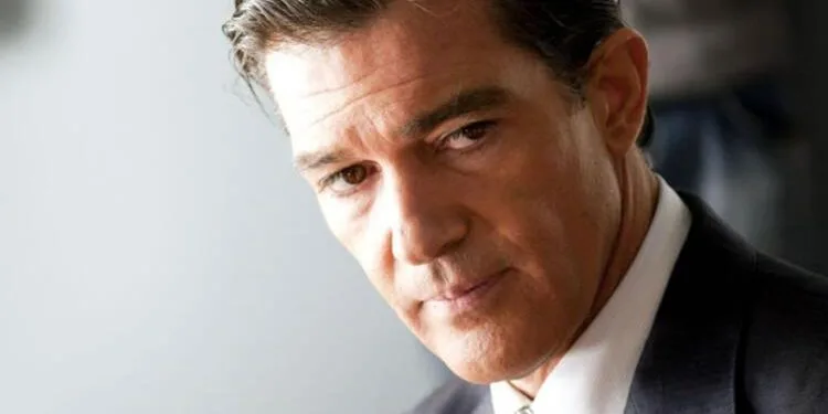 L’attore di fama mondiale Antonio Banderas ha condiviso la sua foto con Kerem Bürsin sui social media!