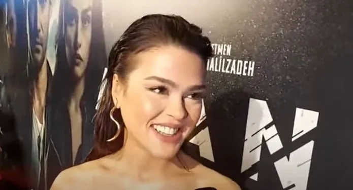 Aslıhan Karalar, che ha partecipato alla serie TV Camdaki Kız, ha vissuto una prima eccitazione nella sua carriera!