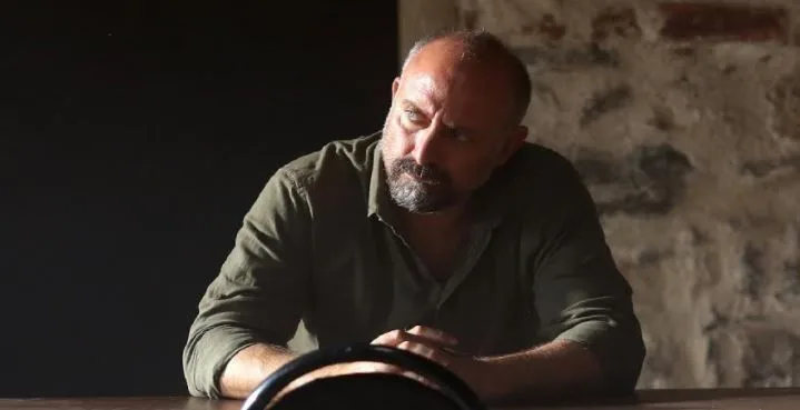 La nuova serie di Halit Ergenç per Disney Plus, Nomen, ti sorprenderà con la sua storia straordinaria!