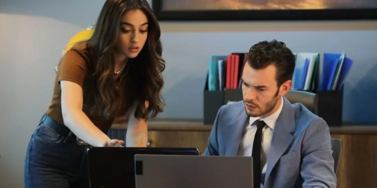Aytaç Şaşmaz e Cemre Baysel, amanti della serie Baht Oyunu, si sposano?