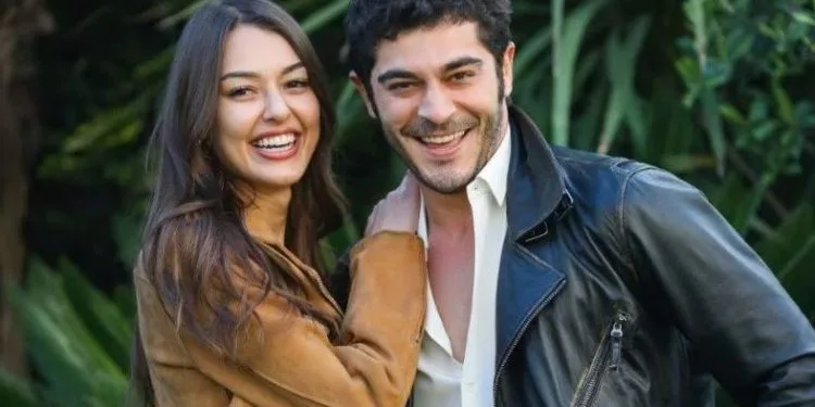 Burak Deniz e Dilan Çiçek Deniz hanno fatto di nuovo una collaborazione impressionante