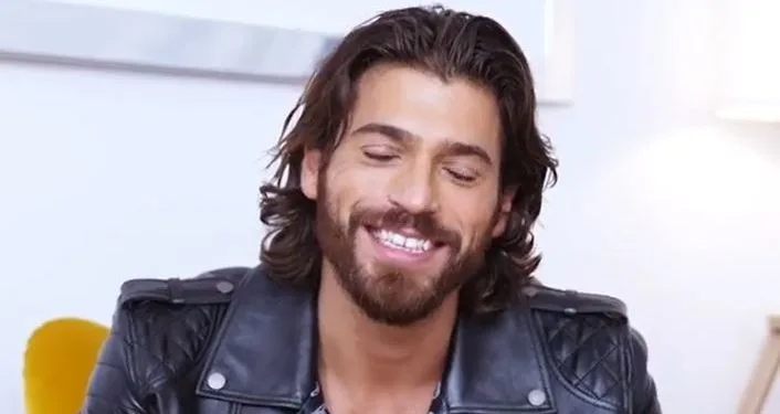 Can Yaman sta tornando in Turchia! È apparso un grande reclamo per la nuova serie!