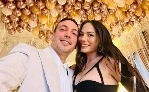 Decisione di matrimonio dalla coppia Demet Özdemir e Oğuzhan Koç! I fan saranno felicissimi di questa notizia!