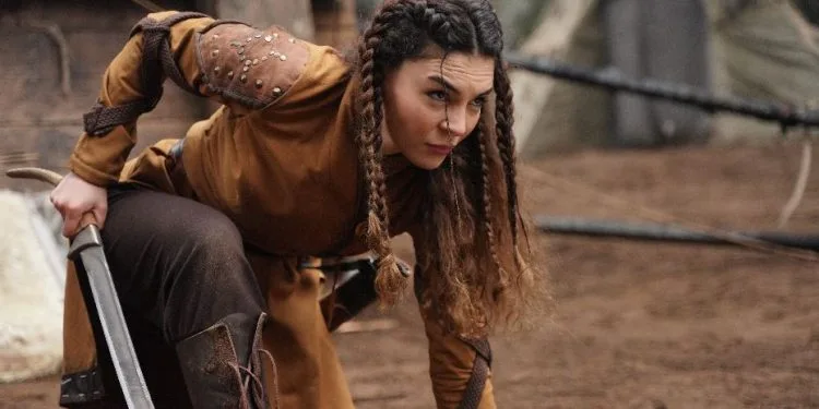 Ebru Şahin impara nuove tattiche ogni giorno per le scene della serie Destan